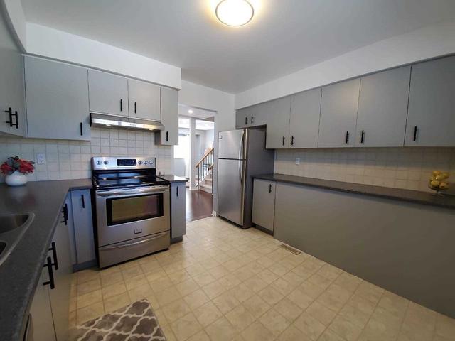 602 Gibney Cres, Townhouse with 3 bedrooms, 2 bathrooms and 2 parking in Newmarket ON | Image 17