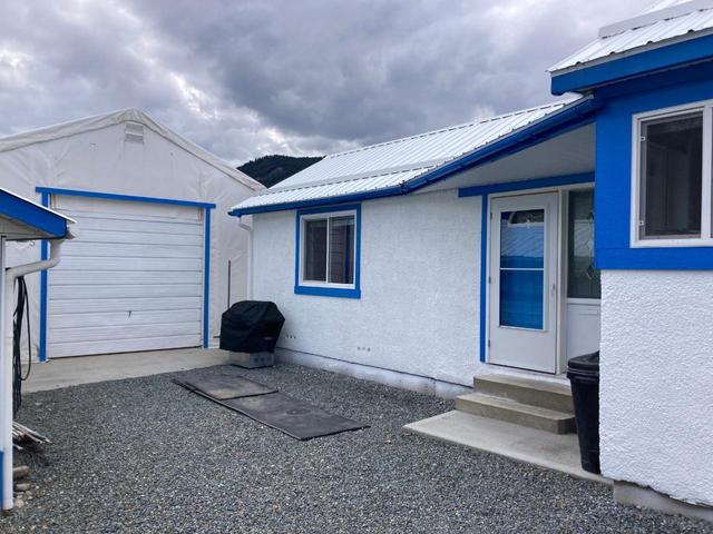 324 Hartland Avenue, House detached with 2 bedrooms, 1 bathrooms and null parking in Midway BC | Image 8