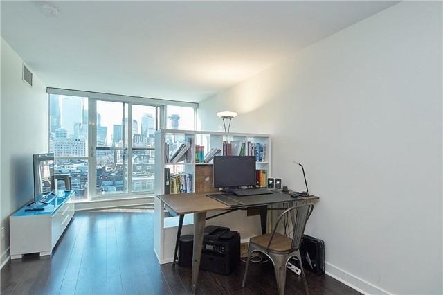808 - 320 Richmond St E, Condo with 1 bedrooms, 2 bathrooms and 1 parking in Toronto ON | Image 2