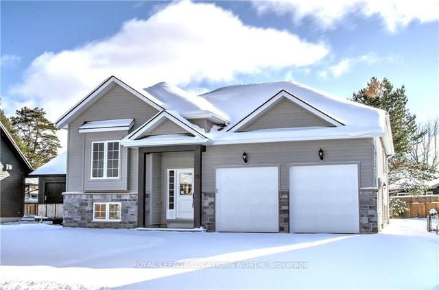 19 Gordon Cres, House detached with 5 bedrooms, 3 bathrooms and 6 parking in Meaford ON | Image 1