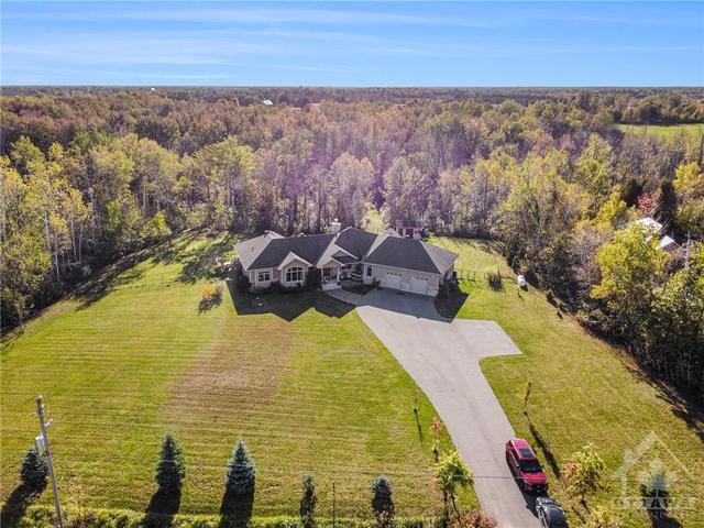 4640 Mccordick Road, House detached with 4 bedrooms, 4 bathrooms and 8 parking in Ottawa ON | Image 3
