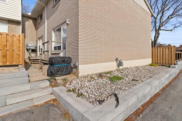 2 - 11 Colmar Pl, Townhouse with 2 bedrooms, 2 bathrooms and 1 parking in Hamilton ON | Image 21