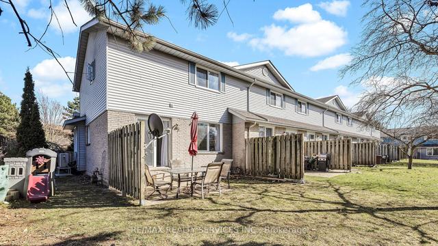 7 - 465 Kingscourt Dr, Townhouse with 2 bedrooms, 2 bathrooms and 2 parking in Waterloo ON | Image 31