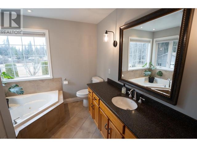 6531 Olympia Place, House detached with 3 bedrooms, 4 bathrooms and null parking in Prince George BC | Image 16