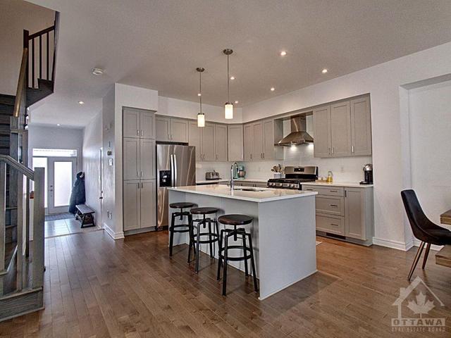 750 Putney Crescent, Townhouse with 4 bedrooms, 3 bathrooms and 3 parking in Ottawa ON | Image 7