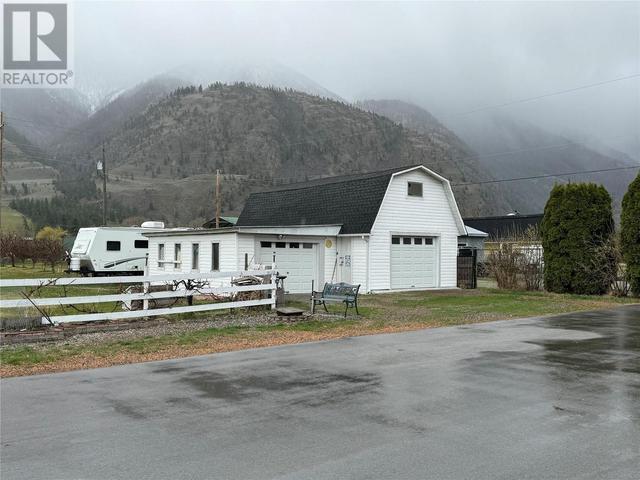 3027 Hwy 3 Highway, House detached with 2 bedrooms, 1 bathrooms and 3 parking in Okanagan Similkameen G BC | Image 5
