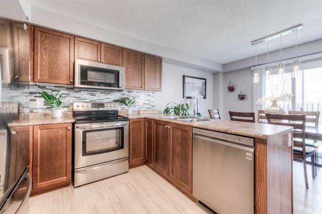 301 Beaumont Cres, House detached with 4 bedrooms, 3 bathrooms and 4 parking in Kitchener ON | Image 4