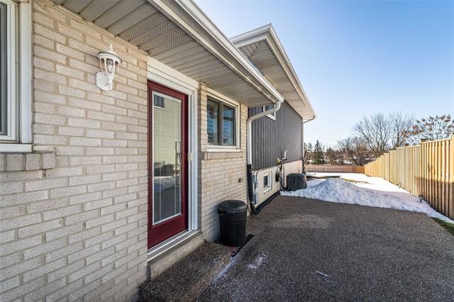 60 Nickolas Cres, House semidetached with 3 bedrooms, 2 bathrooms and 4 parking in Cambridge ON | Image 14