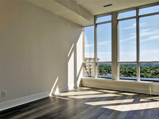 2005 - 32 Davenport Rd, Condo with 2 bedrooms, 2 bathrooms and 1 parking in Toronto ON | Image 2