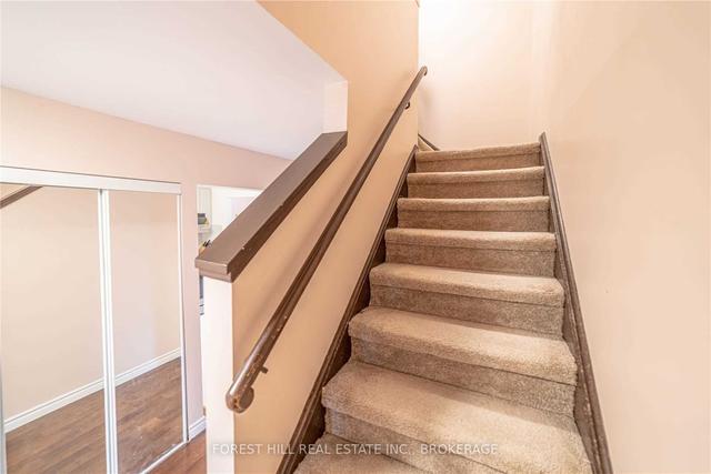 276 Sprucewood Crt, Townhouse with 4 bedrooms, 2 bathrooms and 2 parking in Toronto ON | Image 8