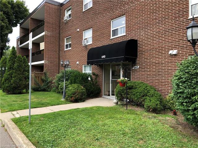 205 - 640 Grey Street, House attached with 2 bedrooms, 1 bathrooms and 1 parking in Brantford ON | Image 1
