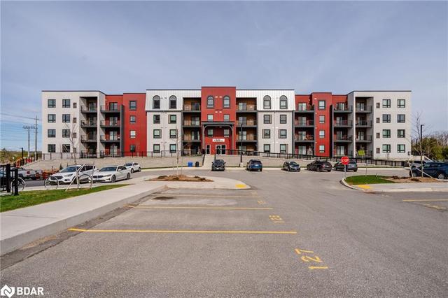 213 - 1 Chef Lane, House attached with 3 bedrooms, 2 bathrooms and 1 parking in Barrie ON | Image 1