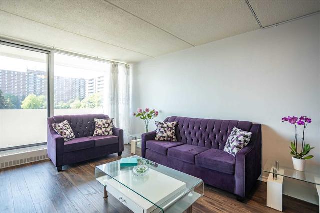 309 - 2 Glamorgan Ave, Condo with 1 bedrooms, 1 bathrooms and 1 parking in Toronto ON | Image 2