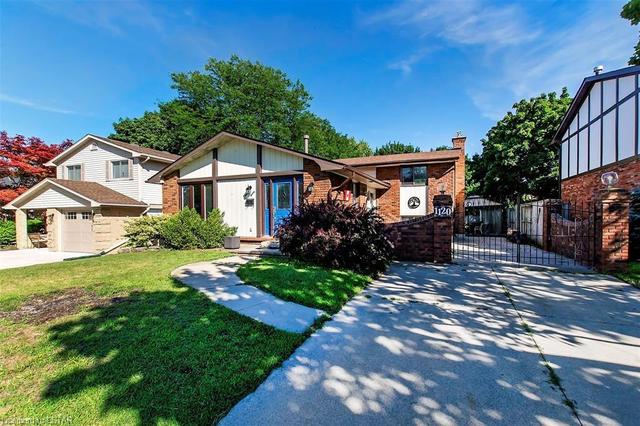 1120 Cambridge Crescent, House detached with 4 bedrooms, 2 bathrooms and 2 parking in Sarnia ON | Image 8