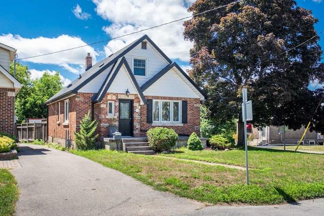 12 Pointview Ave, House detached with 3 bedrooms, 2 bathrooms and 3 parking in Brantford ON | Card Image