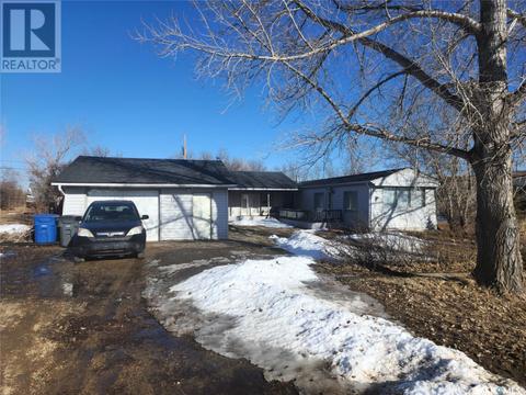 110 Wetmore Street N, Home with 3 bedrooms, 1 bathrooms and null parking in Rouleau SK | Card Image