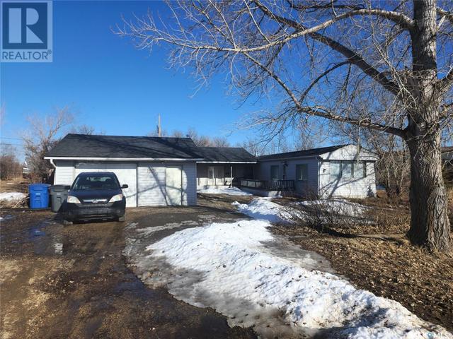 110 Wetmore Street N, Home with 3 bedrooms, 1 bathrooms and null parking in Rouleau SK | Image 1