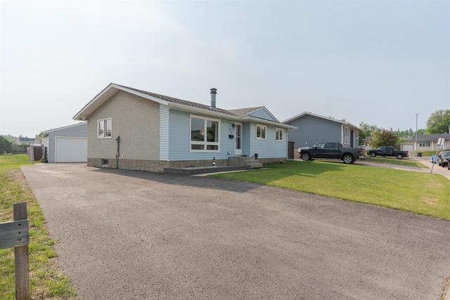 125 Silvertip Place, House detached with 4 bedrooms, 1 bathrooms and 3 parking in Wood Buffalo AB | Image 1