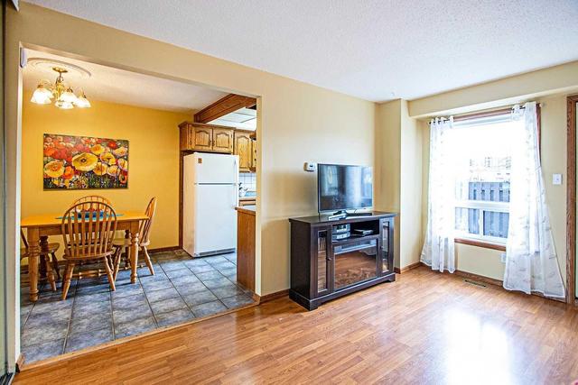 Unit 2 - 960 Glen St, Townhouse with 3 bedrooms, 2 bathrooms and 1 parking in Oshawa ON | Image 3