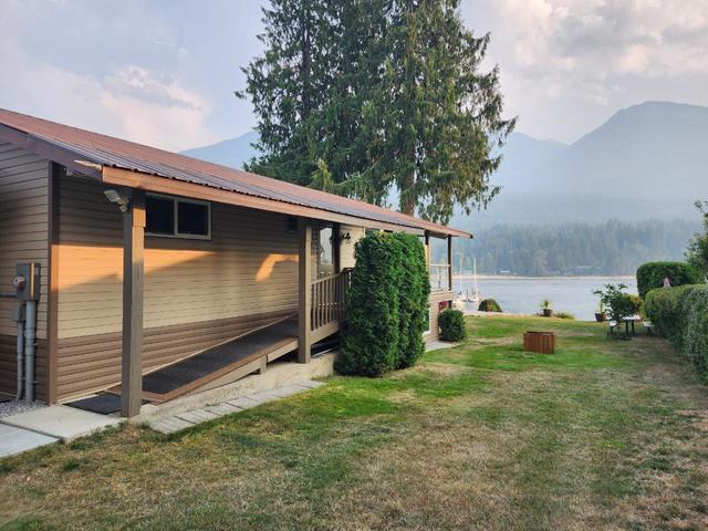 8350 Busk Road, House detached with 4 bedrooms, 3 bathrooms and 5 parking in Central Kootenay E BC | Card Image