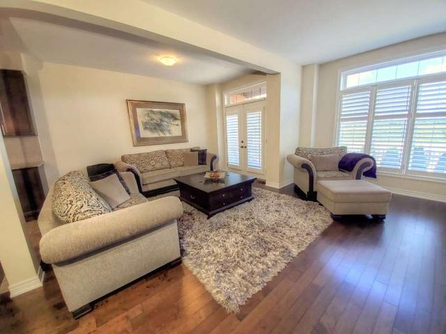 2398 Natasha Circ, House attached with 3 bedrooms, 3 bathrooms and 4 parking in Oakville ON | Image 3