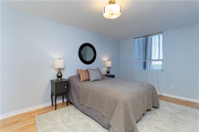 809 - 5 Massey Sq, Condo with 3 bedrooms, 2 bathrooms and null parking in Toronto ON | Image 8