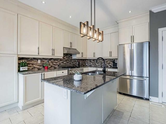 30 Baby Pointe Tr, House detached with 4 bedrooms, 4 bathrooms and 4 parking in Brampton ON | Image 7