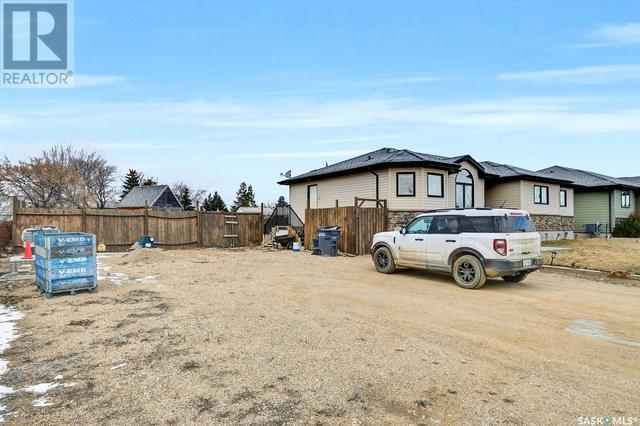 668 Riche Street, House detached with 5 bedrooms, 2 bathrooms and null parking in Bethune SK | Image 4