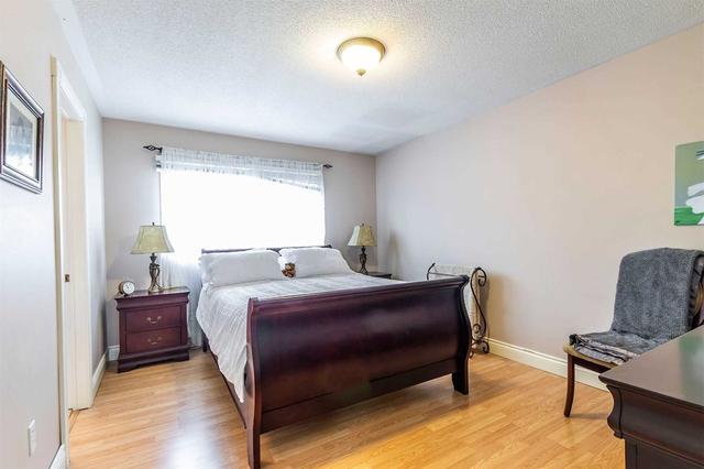 6268 Avonhurst Dr, House detached with 3 bedrooms, 3 bathrooms and 5 parking in Mississauga ON | Image 4