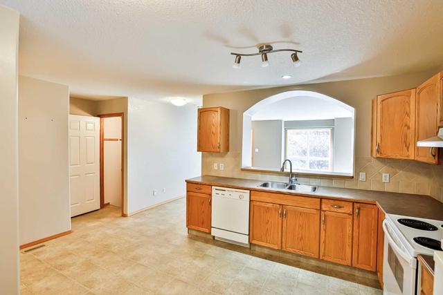 178 Lynx Cove N, Home with 3 bedrooms, 1 bathrooms and 2 parking in Lethbridge AB | Image 11