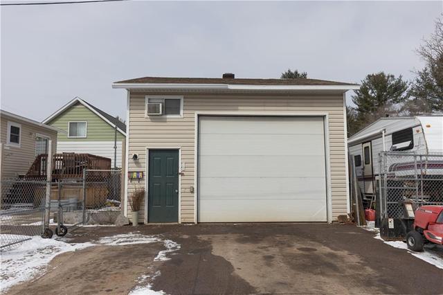 3287 Petawawa Boulevard, House detached with 3 bedrooms, 2 bathrooms and 3 parking in Petawawa ON | Image 2