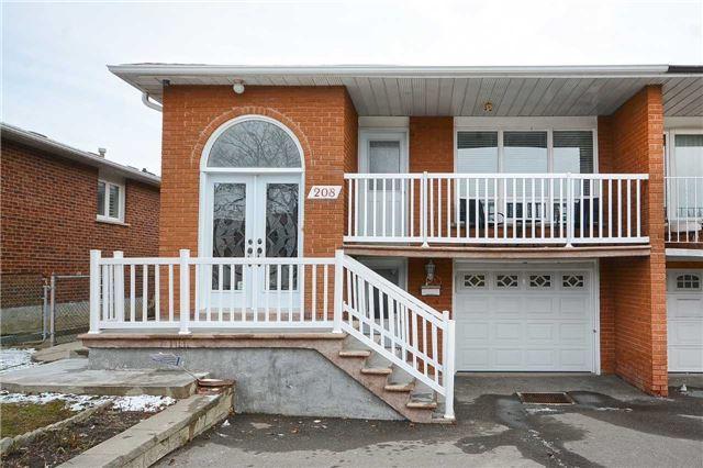 208 Meadows Blvd, House semidetached with 3 bedrooms, 2 bathrooms and 3 parking in Mississauga ON | Image 1