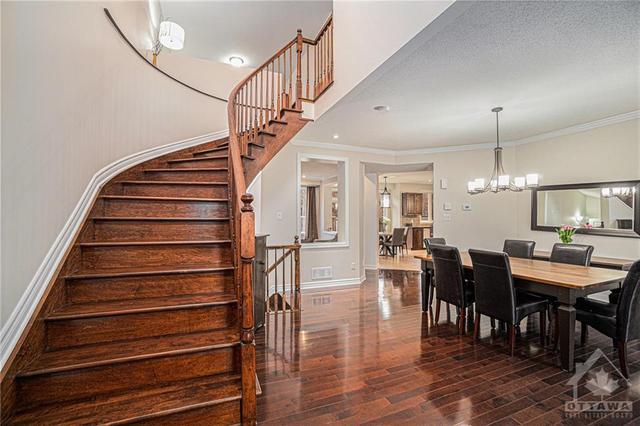 334 Abbeydale Circle, House detached with 4 bedrooms, 3 bathrooms and 6 parking in Ottawa ON | Image 4