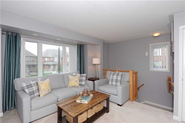 145 Lewis Honey Dr, Townhouse with 2 bedrooms, 3 bathrooms and 1 parking in Aurora ON | Image 5