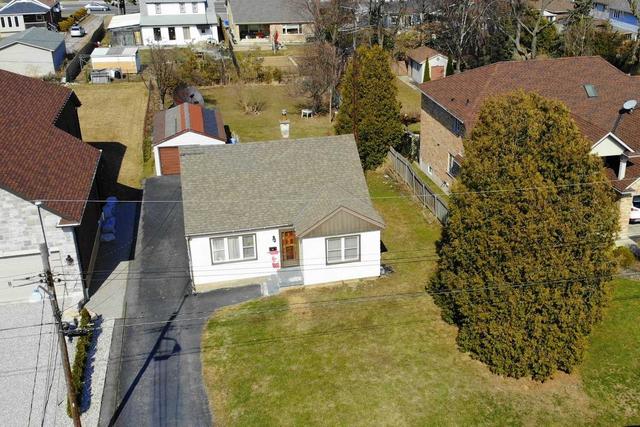88 Kennedy Ave, House detached with 3 bedrooms, 1 bathrooms and 6 parking in Hamilton ON | Image 1