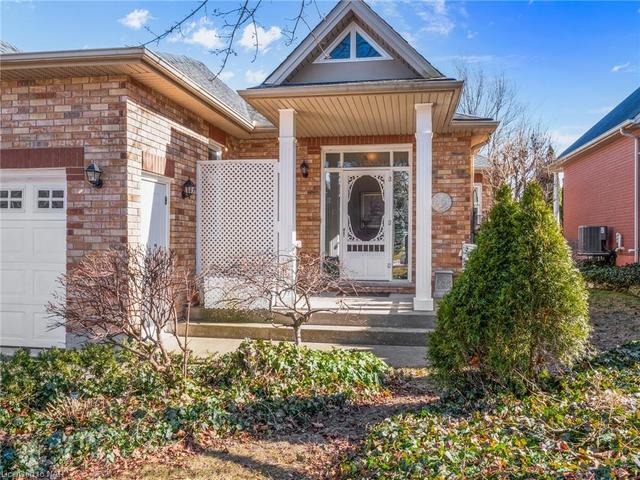 2290 Stonehaven Avenue, House attached with 2 bedrooms, 2 bathrooms and 6 parking in Niagara Falls ON | Image 1
