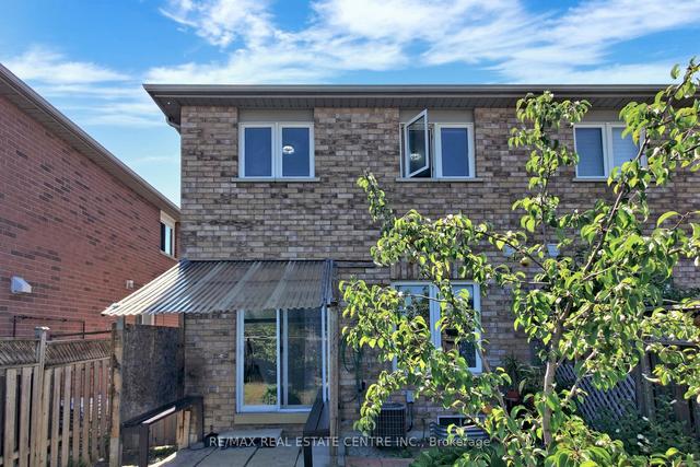 359 Oaktree Circ, House semidetached with 3 bedrooms, 3 bathrooms and 3 parking in Mississauga ON | Image 31