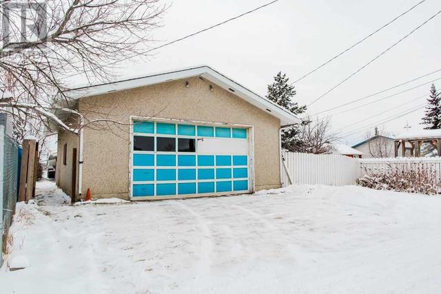 10506 101 Avenue, House detached with 2 bedrooms, 2 bathrooms and 5 parking in Grande Prairie AB | Image 3