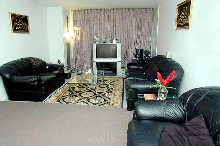 112 - 25 Kensington Rd, Condo with 2 bedrooms, 2 bathrooms and 1 parking in Brampton ON | Image 2