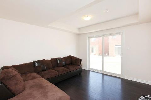 76 Memory Lane, House attached with 3 bedrooms, 3 bathrooms and 2 parking in Brampton ON | Image 3