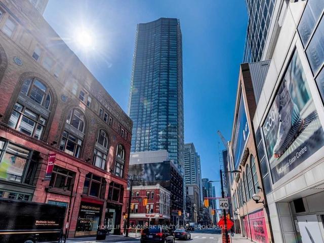 3103 - 197 Yonge St, Condo with 1 bedrooms, 1 bathrooms and 0 parking in Toronto ON | Image 1