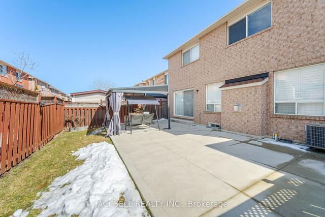 30 Raccoon St, House detached with 4 bedrooms, 3 bathrooms and 2 parking in Brampton ON | Image 33