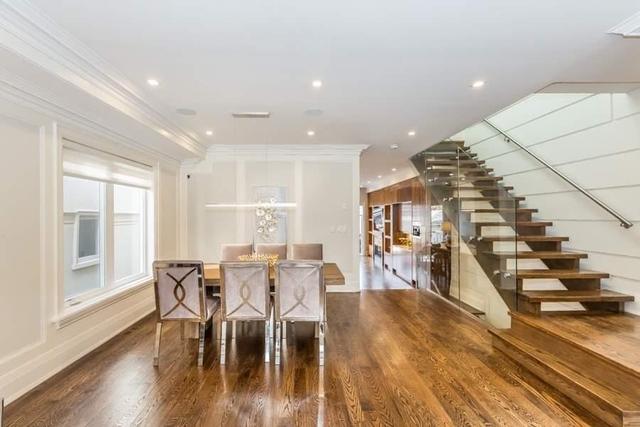 111 Castlewood Rd, House detached with 4 bedrooms, 5 bathrooms and 2 parking in Toronto ON | Image 3