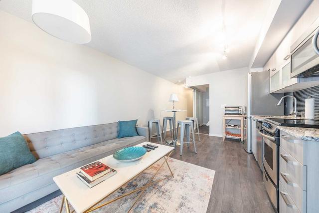 512 - 36 Lisgar St, Condo with 2 bedrooms, 1 bathrooms and 1 parking in Toronto ON | Image 5