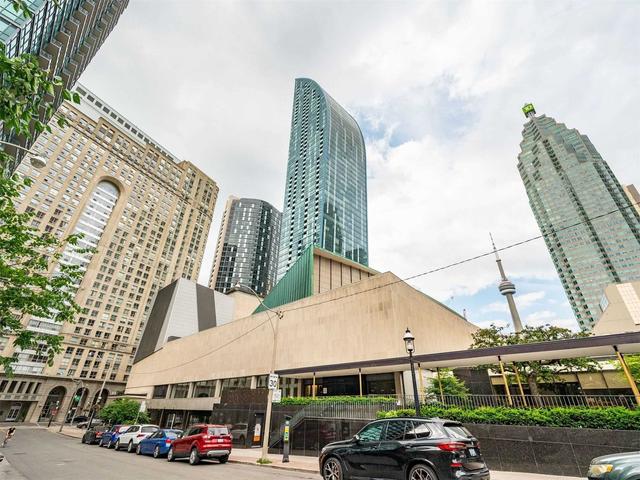 3911 - 8 The Esplanade, Condo with 2 bedrooms, 2 bathrooms and 1 parking in Toronto ON | Image 23