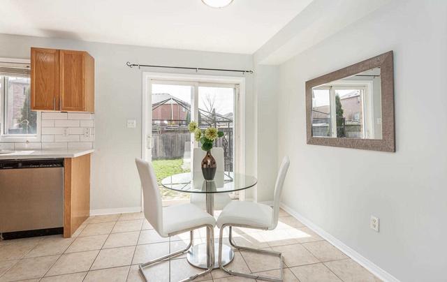 9 Vauxhall Cres, House semidetached with 3 bedrooms, 3 bathrooms and 3 parking in Brampton ON | Image 3