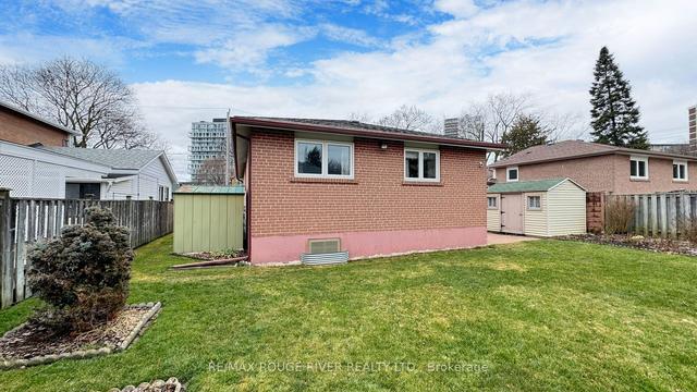 6 Lisburn Cres, House detached with 3 bedrooms, 2 bathrooms and 5 parking in Toronto ON | Image 31
