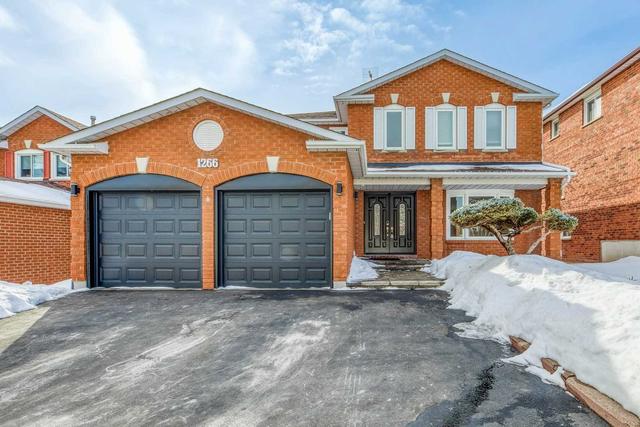 1266 Winterbourne Dr, House detached with 4 bedrooms, 4 bathrooms and 7 parking in Oakville ON | Image 1
