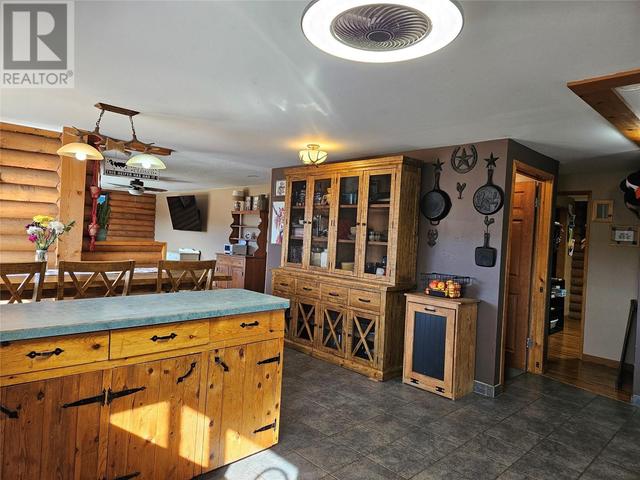 5961 Hillview Sub, House detached with 4 bedrooms, 2 bathrooms and 4 parking in Columbia Shuswap C BC | Image 11