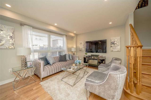 81 Whitlock Cres, House semidetached with 3 bedrooms, 3 bathrooms and 4 parking in Ajax ON | Image 9